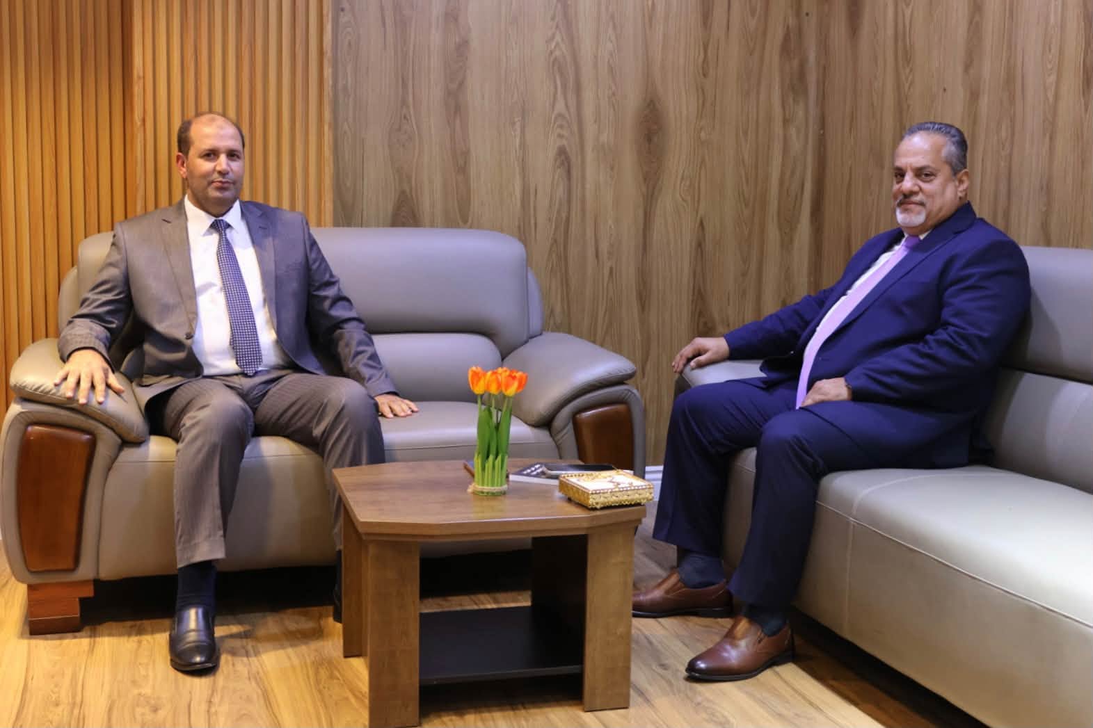 وزير التعليم العالي والبحث العلمي يناقش مع رئيس مصلحة التخطيط العمراني توطين مواقع الجامعات والأكاديميات