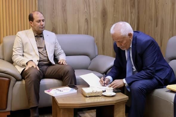 وزير التعليم العالي والبحث العلمي يناقش مع رئيس جامعة السلام الدولية منح الإذن لإنطلاق برنامج الماجستير في الجامعة بنغازي