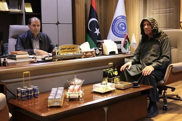 وزير التعليم العالي والبحث العلمي يناقش سير العمل والشؤون العلمية بجامعة السيد محمد بن علي السنوسي مع وكيل الجامعة بنغازي