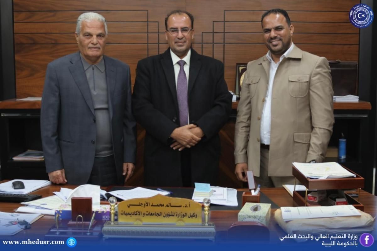  📌 اجتماع أكاديمي بجامعة بنغازي
