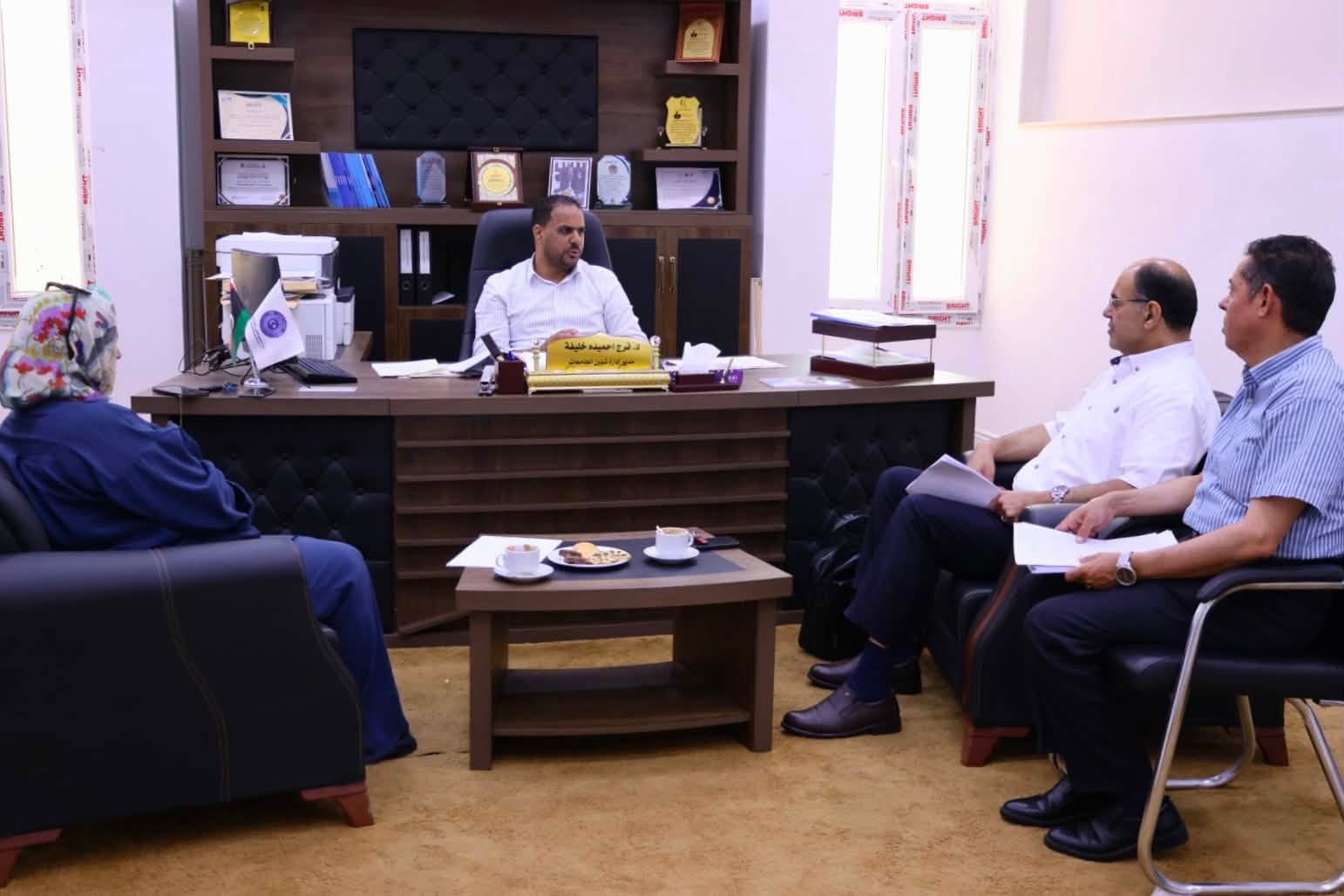 اللجنة العليا للكليات الطبية بالجامعات الليبية تسلّم مسودتها الختامية لمدير إدارة شؤون الجامعات بالوزارة