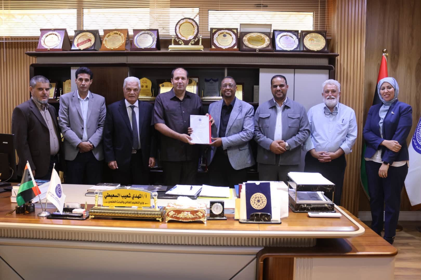 لجنة متابعة أكاديميات الدراسات العليا تسلم تقريرها العام إلى وزارة التعليم العالي والبحث العلمي
